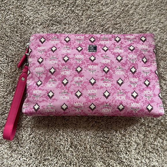 MCM PINK CLUTH / POUCH - Picture 2 of 5